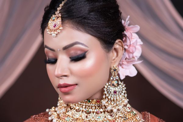 tips-on-how-to-do-bridal-makeup-for-flawless-look