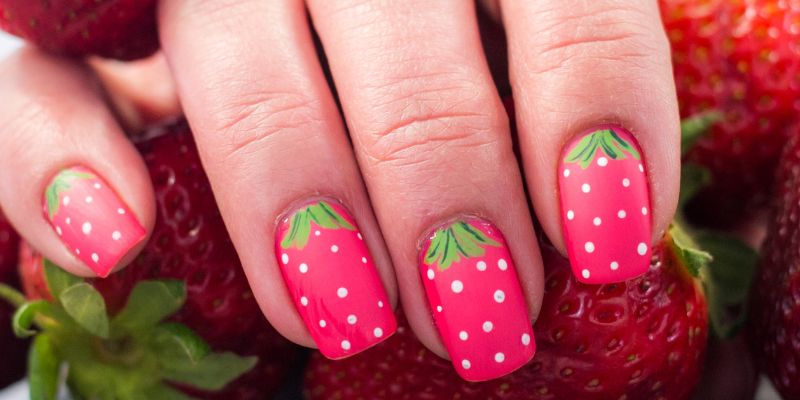 strawberry-glazed-nail-art
