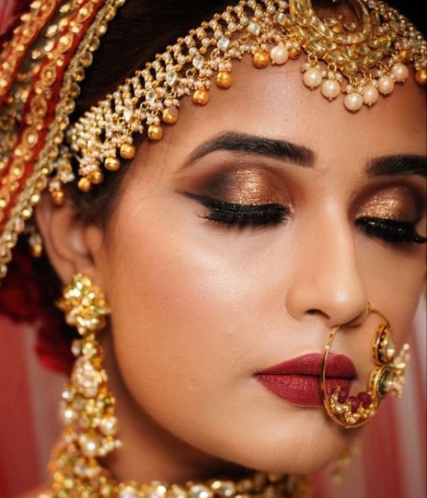 bold smokey eyes with neutral lips makeup look