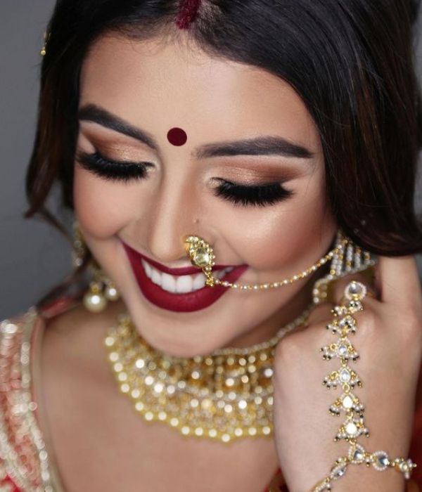 metallic eyes and bold lips makeup look
